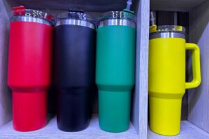 Vaso Mug Térmico de 1200 ml con Cañita: La Comodidad y Eficiencia en un Solo Producto