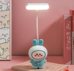 Lampara Conejito con Tajador y Luz Fría: Funcionalidad y Encanto