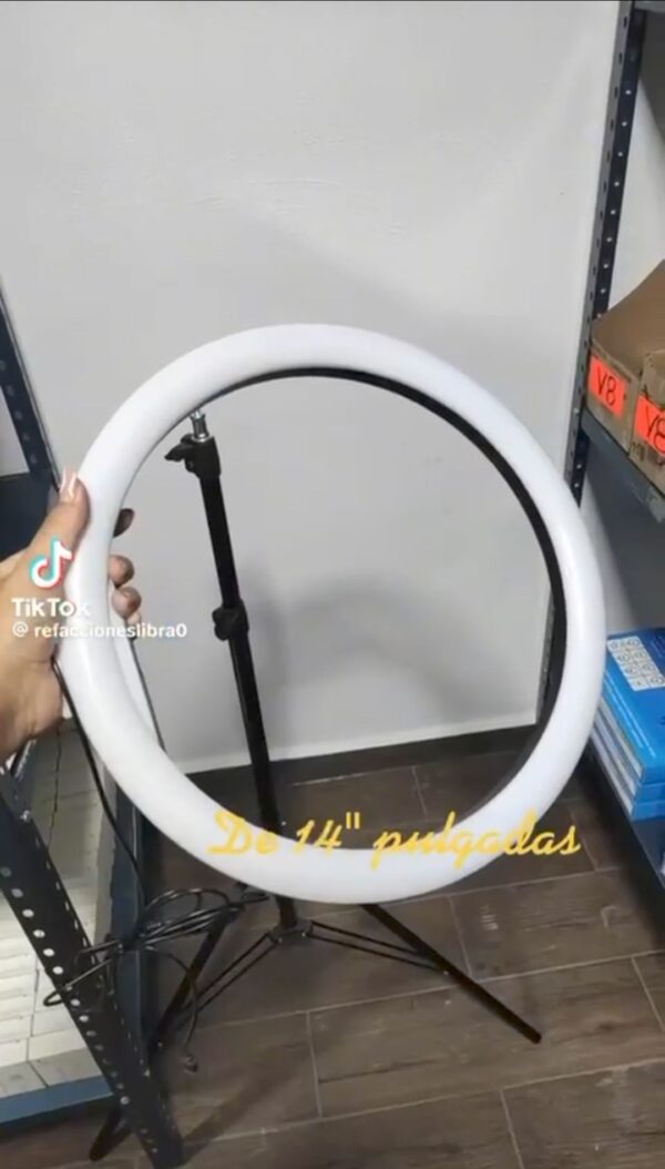 Aro LED Trípode de 120 cm: Ilumina tu Espacio con Luces Blancas